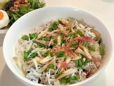 しらすとミョウガの丼